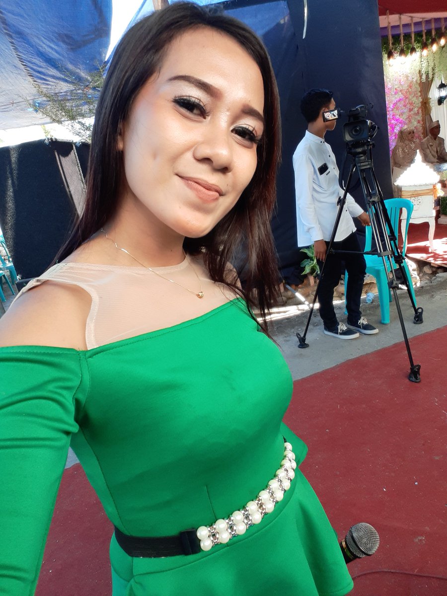 Bantu kontolin foto teman aku janda 1 anak 
.
#kontolin
#crotDimuka 
#kontolngaceng 
#FotoHot