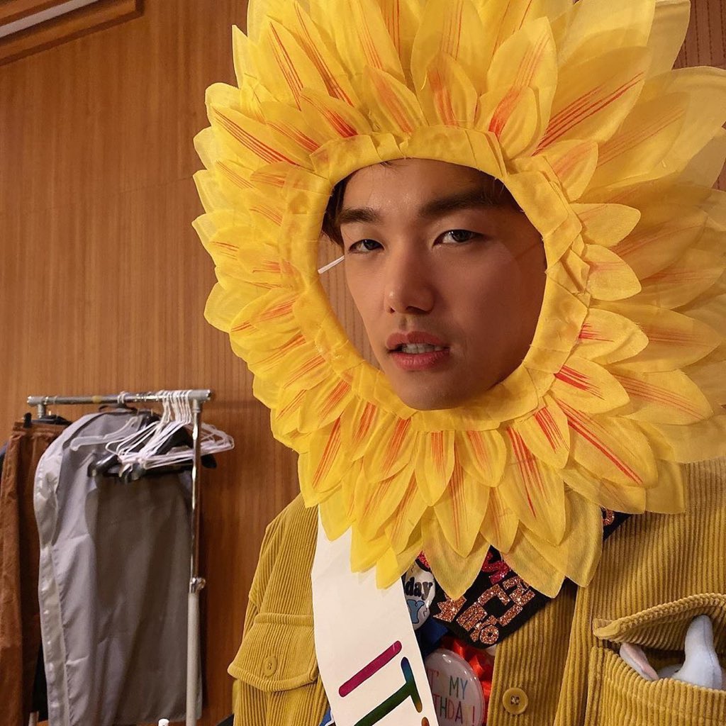 namnation_id's tweet photo. ERIC NAM VIDEOS TO KEEP YOU ENTERTAINED DURING QUARANTINE 
                   
                    🌼 a thread 🌼 https://t.co/QNBK5yGWRA