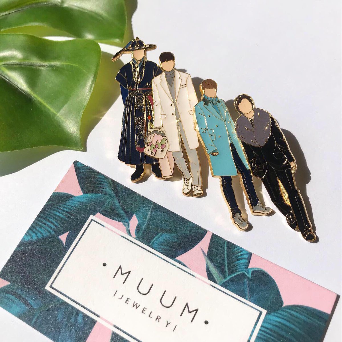 m.blog.naver.com/muumjewelry/22…

#더킹 #이민호 배우님께 제작드렸던 필모뱃지입니다.
디자인부터 제작 모두 #뮤움쥬얼리 🙂 #LeeMinHo
 상담 문의는 카톡플러스친구 @뮤움쥬얼리