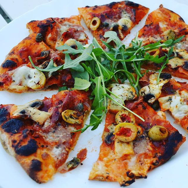 Chefsmarbella's tweet photo. I know this is not the first time we have posted #pizza, but I couldn't resist showing you this #napolipizza we had last night. #lockdown certainly has its good moments. #foodporn #foodblogger

📸 https://t.co/ay8ayY27bB via https://t.co/5OFlQj7JdF https://t.co/RPaN3omlL5