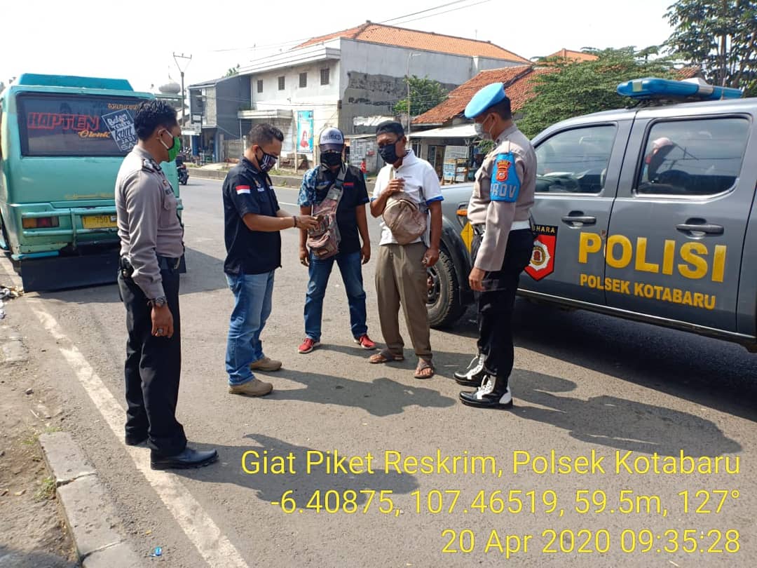 Pada hari Senin tgl 20 April 2020, jam 09.30 wib melaksanakan Giat cipta kondisi KRYD di pangkalan angkutan umum Jl. Jend. Sudirman Desa. Pucung Kec. Kotabaru Kab.Karawang, di wilayah Hukum Polsek Kotabaru* 
#humaspolreskarawang