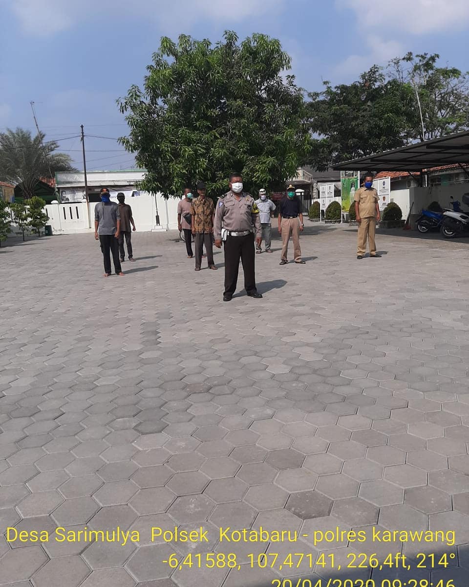 Giat Bhabinkabtibmas Aiptu SALIM ALVES melaksanakan giat ..berjemur d halaman desa Sarimulya ..bersma kepala Dusun 04 dan sebagian Ketua Rt ..utk mencegah penyebaran bahaya Virus Corona ( Covid 19) di desa Sarimulya Kec Kotabaru Kab .Karawang.

#humaspolreskarawang