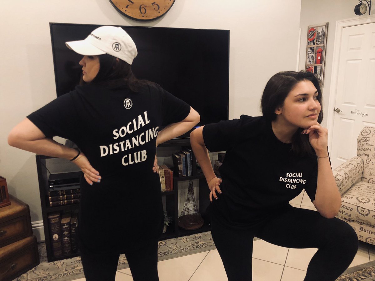 gracelewtay's tweet photo. quaranqueens ๐ #socialdistancingclub #WashYourHands https://t.co/Y397W7lAF9