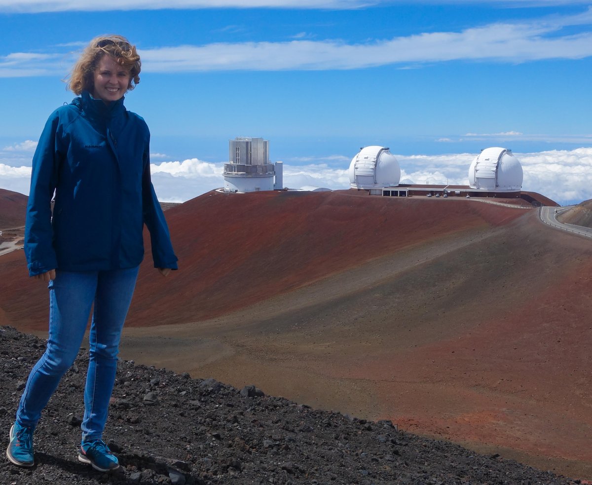physikerinnen's tweet photo. Christina Eilers: #PhysikerinderWoche - Christina is a postdoc at the @MIT in Boston. She studies the early formation & growth of supermassive #blackholes... @komm_mach_mint @BMBF_Bund @ResearchGermany @lindaunobel #LiNo16 #physikerinnen #physikerin https://t.co/haKTq8vleM https://t.co/MGb3aIGXXH