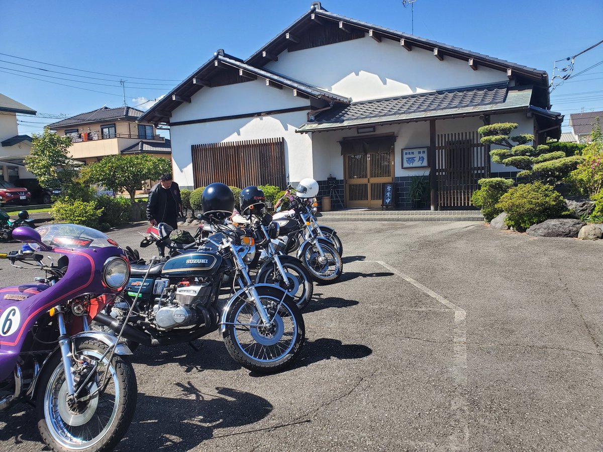 H500ss's tweet photo. うなぎ屋貸し切りツーリング(笑)
https://t.co/vYRVqOdcUU https://t.co/nsp2F62Zlv