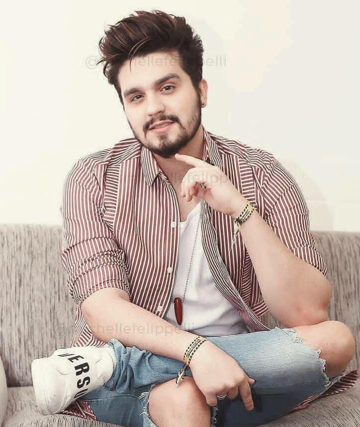 itszluan's tweet photo. só queria esse cabelinho com topete na live dia 26 ne minha filha? https://t.co/0uXbjPVOV4