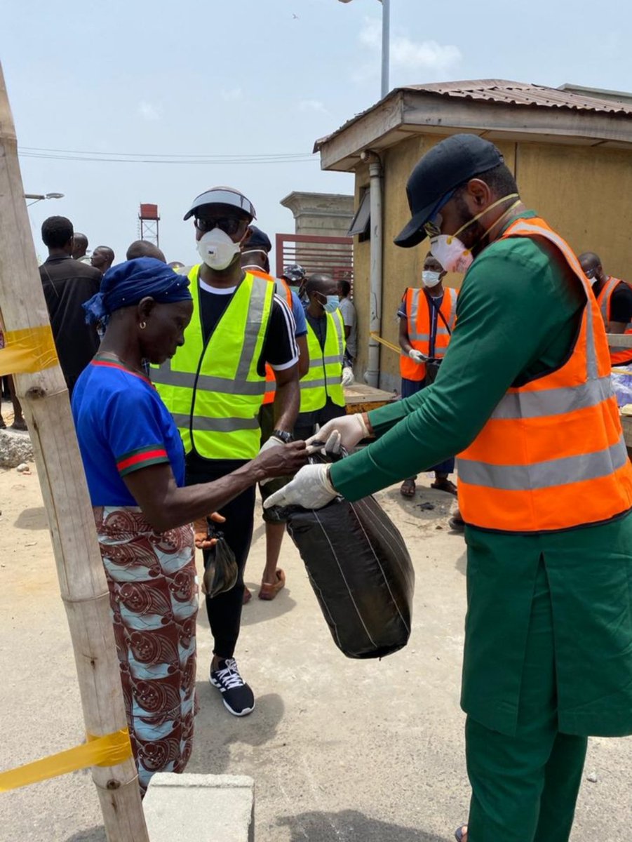 As A Result Of The Lockdown Individuals  Volunteered Themselves To Feed Hungry People Due To The Pandemic #SupportThePoor #SupportToHelpFeedInLockdown #COVID19Nigeria