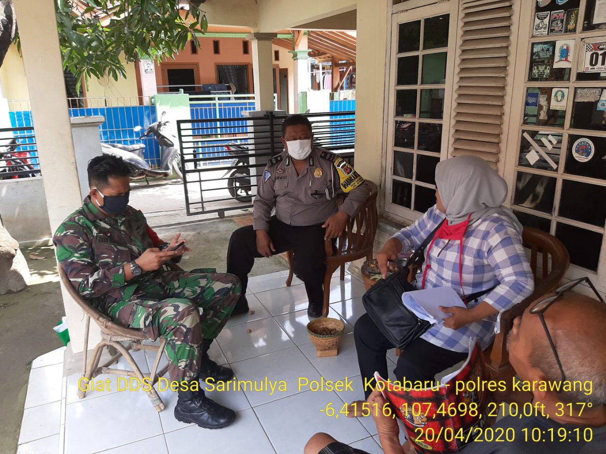 Giat Bhabinkabtibmas Aiptu SALIM ALVES melaksanakan giat..validasi / pengecekan data yang berhak menerima bantuan gubernur agar tepat sasaran bersama Babinsa TNI AD dan kepala PSM d rumah Ketua rt 12/05. di desa Sarimulya Kec Kotabaru Kab .Karawang.

#humaspolreskarawang