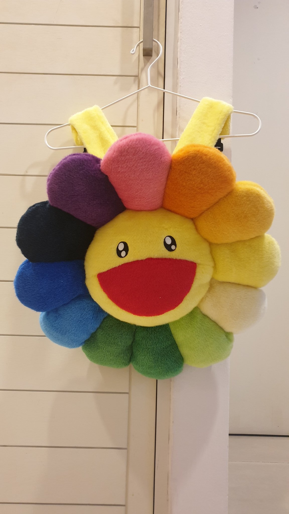 HamuMi🖤⑧⑤ 💚 iMumaH on X: 💫SALE - Rare item Authentic Takashi Murakami  Flower Backpack - bought from #tonarinozingaro in tokyo NEW💫 ✈  International shipping available Please DM for more details #