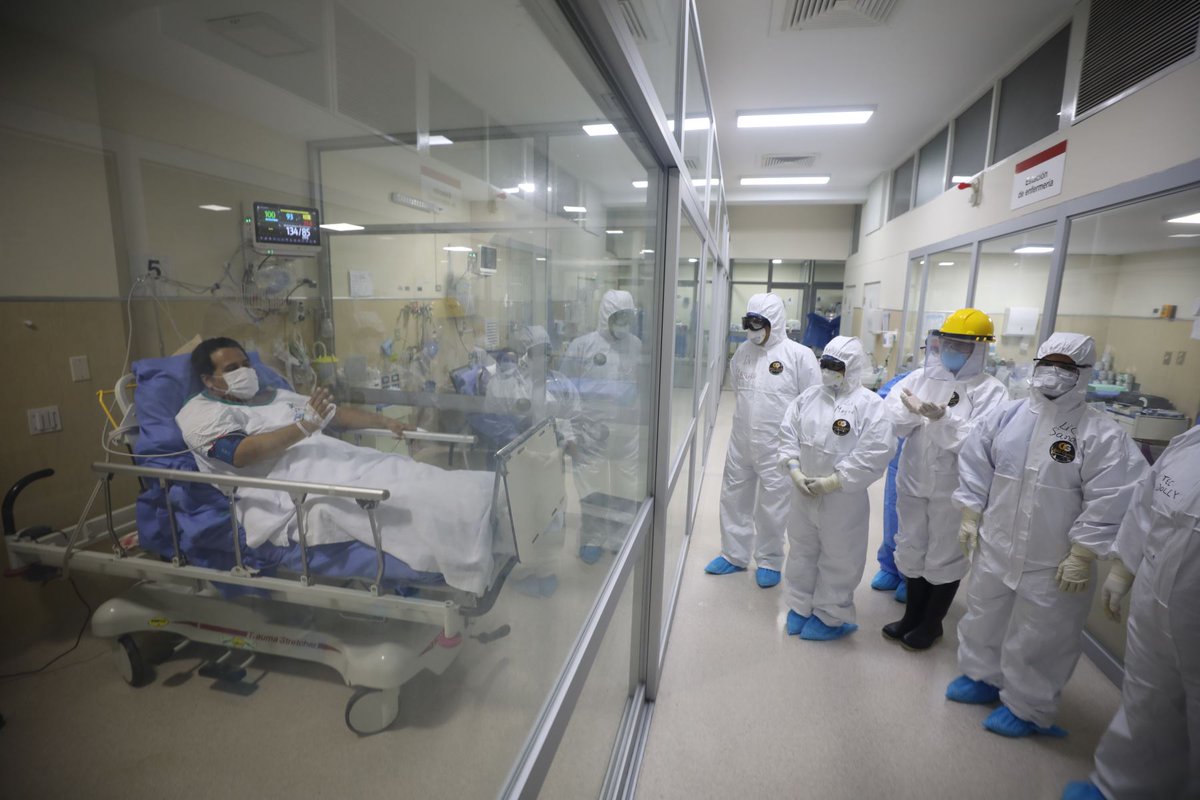 Agencia_Andina's tweet photo. [Fotogalería 📸] @EsSaludPeru logra recuperación de sacerdote que deja UCI COVID-19 del hospital Rebagliati 📌 Mira la fotogalería completa aquí 👉 https://t.co/TKi6kc7oJF https://t.co/sX9k1vShYx