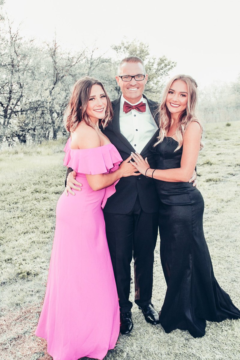 _addifaith_'s tweet photo. Family “quarantine” Prom💗💗 https://t.co/VN1sr8WHsK