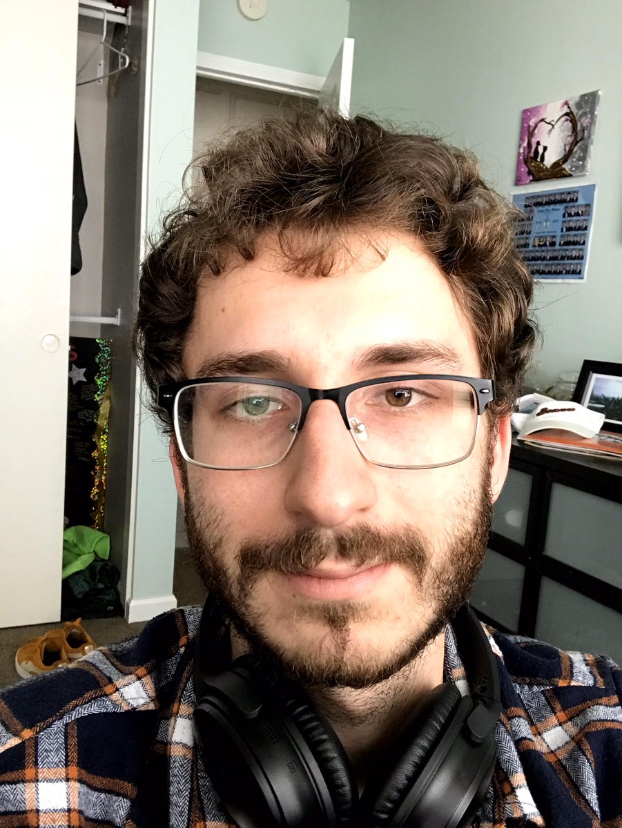 stupitheadd's tweet photo. this is what i look like since no one asked 👍🏻 https://t.co/qj4gvqet4e