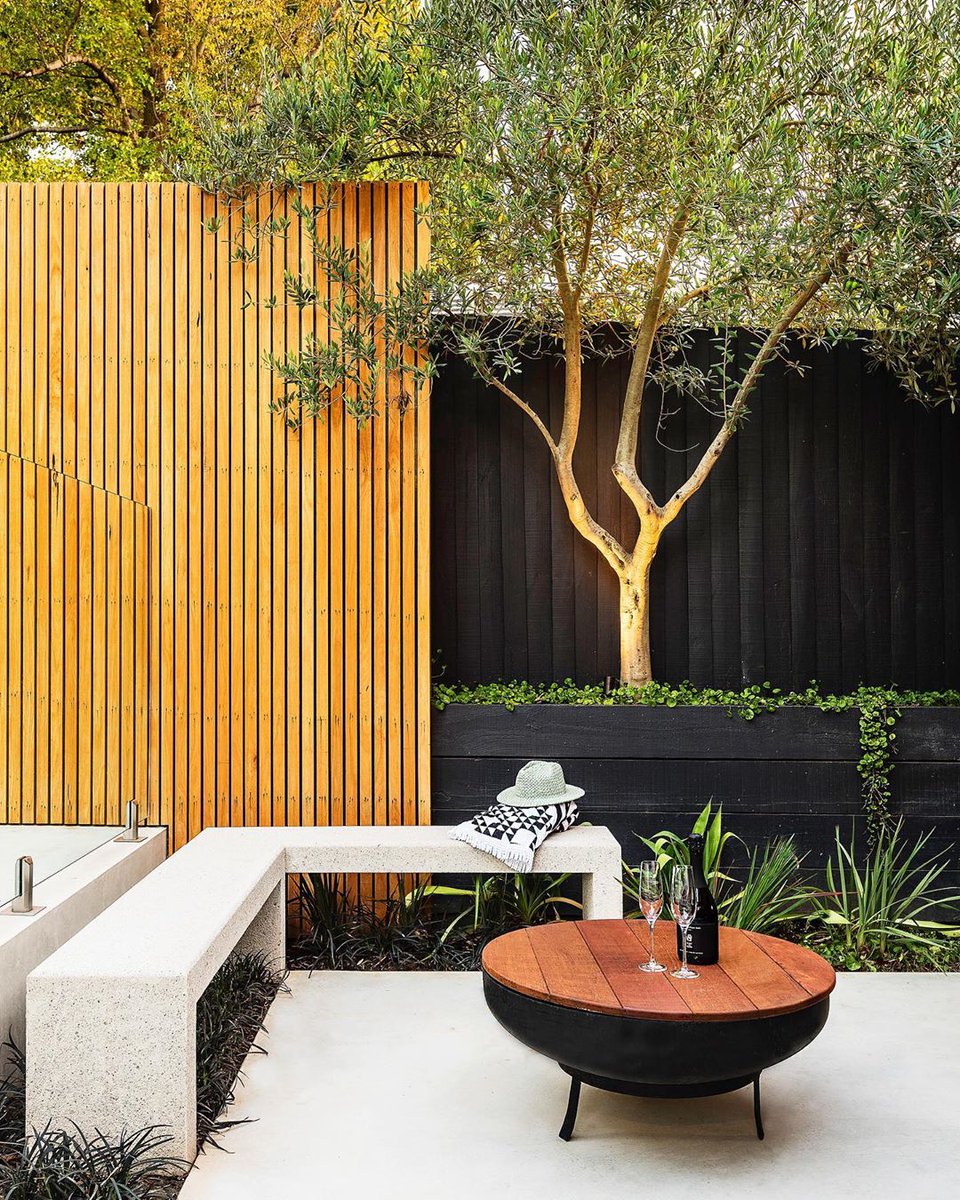 AnstonAP's tweet image. A beautiful spot to sit and relax!

We love the combination of warm timber and cool concrete in this stunning project, designed and constructed by @EsjayLandscapes 👏👏

#materialmix #landscapedesign #beautifulspaces