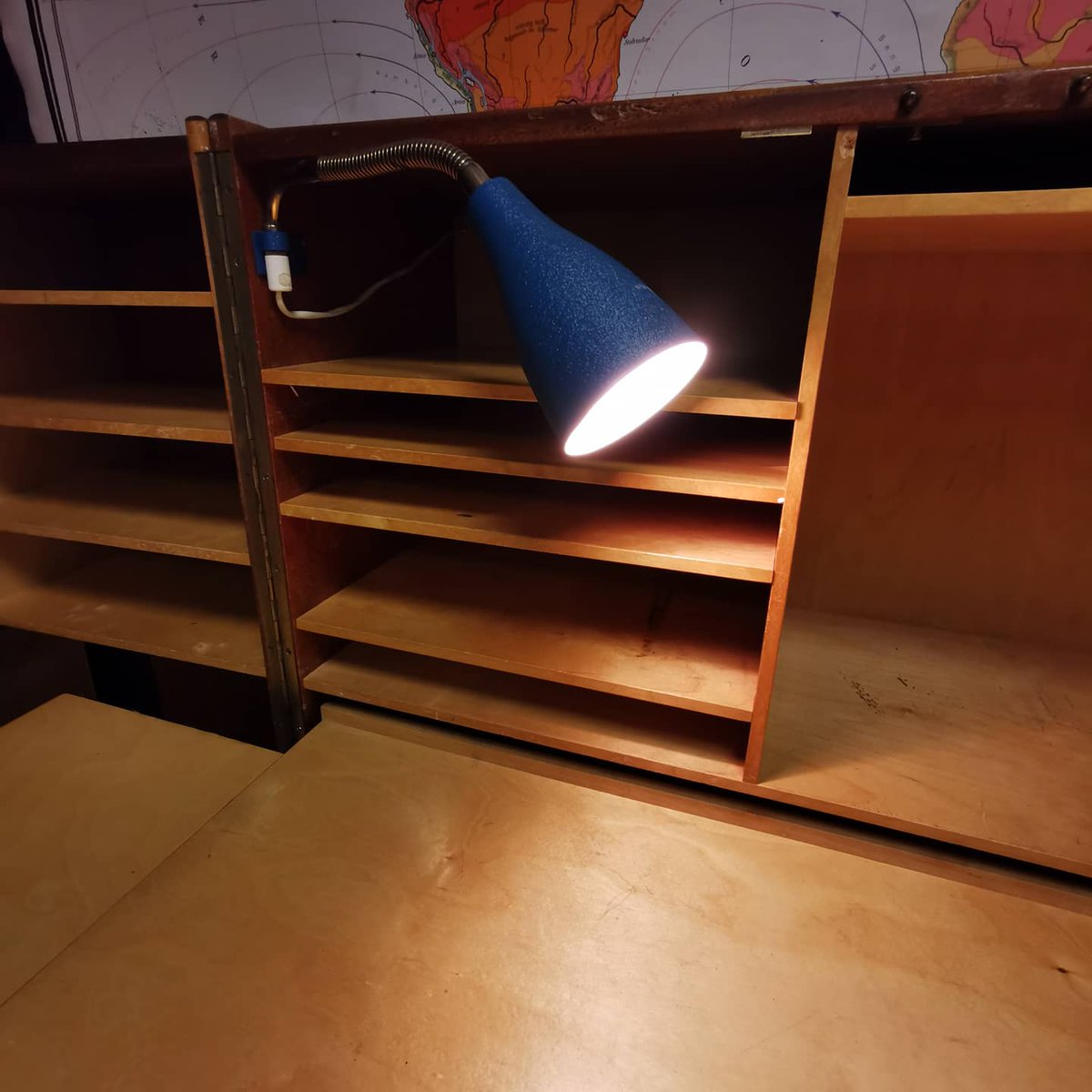PeggyMcCools's tweet photo. Still available, this masterpiece by Mummenthaler &amp; Meier, Swiss magic box folding home office. Made of teak and maple. Too cool 😎😎😎

PM for details

https://t.co/PLUPWwmX9Z

#antique #vintage #midcentury #interiordesign https://t.co/3HPEycwmDb