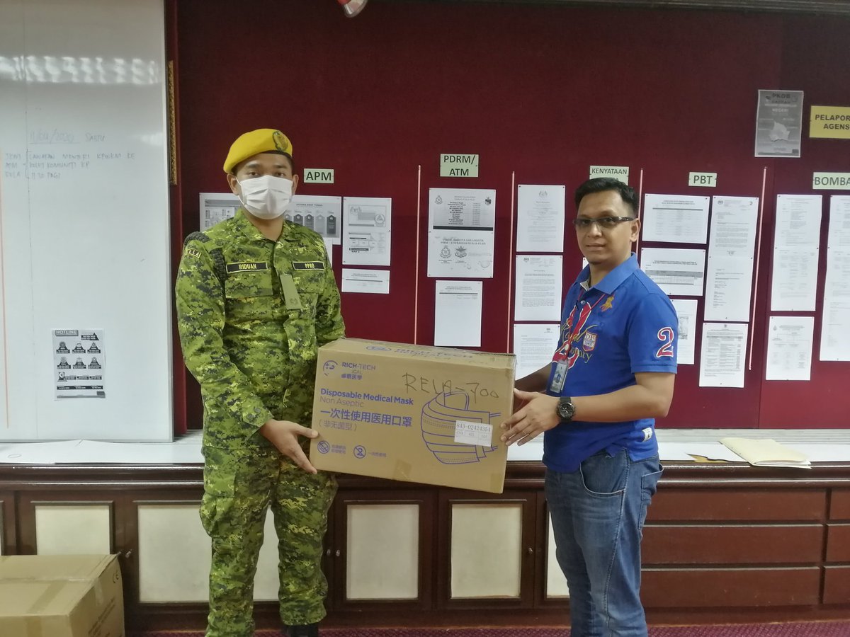 SUMBANGAN BEKALAN FACE MASK KEPADA RELA DARI KERAJAAN NEGERI SEMBILAN MELALUI WAKIL PEJABAT DAERAH KUALA PILAH

#WeWorkUStayAtHome
#MalaysiaBebasCovid19
#DudukRumah
#KitaJagaKita
#SetiaBerbakti