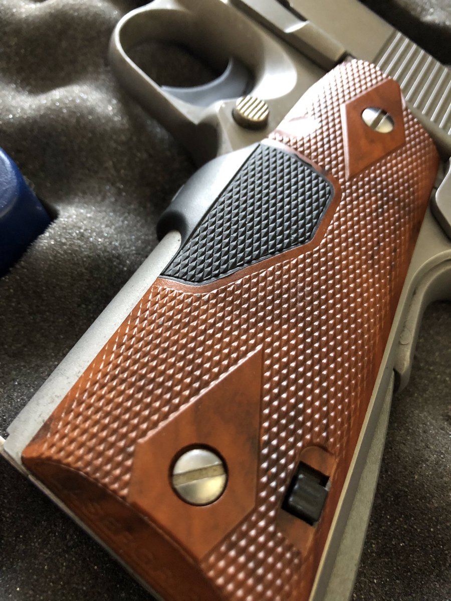 AntiqueTime's tweet photo. Good night. Keep your guns. Stay safe. Trust but verify.
@R6Tac #2AShallNotBeInfringed #2A 
Step In, Jump Out.
#MAGA 🇺🇸🇺🇸🇺🇸
#WWG1WGA https://t.co/FkKb8orOM0
