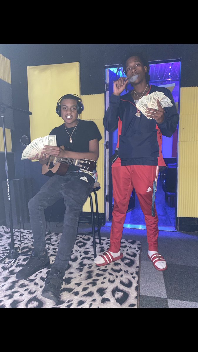 StackgameDee's tweet image. 1:38 am 🖤 shit 4L #stackgameshit