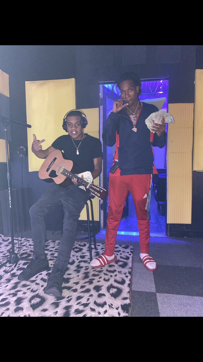 StackgameDee's tweet image. 1:38 am 🖤 shit 4L #stackgameshit