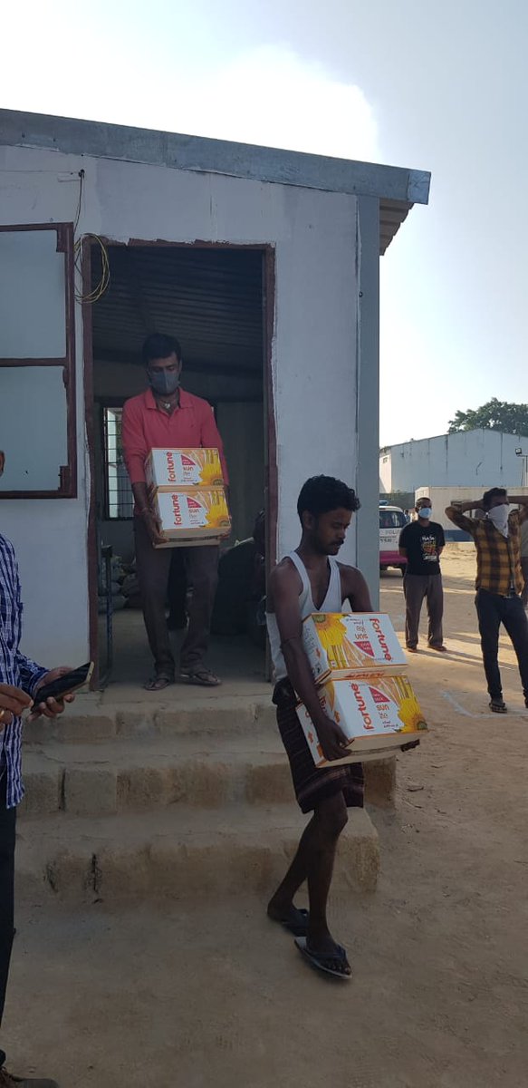 KiranL15's tweet photo. @mani1972ias @aicctukar @nimmasuresh @MSKiranPrakash @Dasoha_DIPR @DIPR_COVID19 Sir today morning Dry  Ration was given to construction workers at Bagmane Tech Park, Mahadevapura. Salary for the month of March will be cleared to all workers by Contractor NCCL. https://t.co/X4XgpWymdH