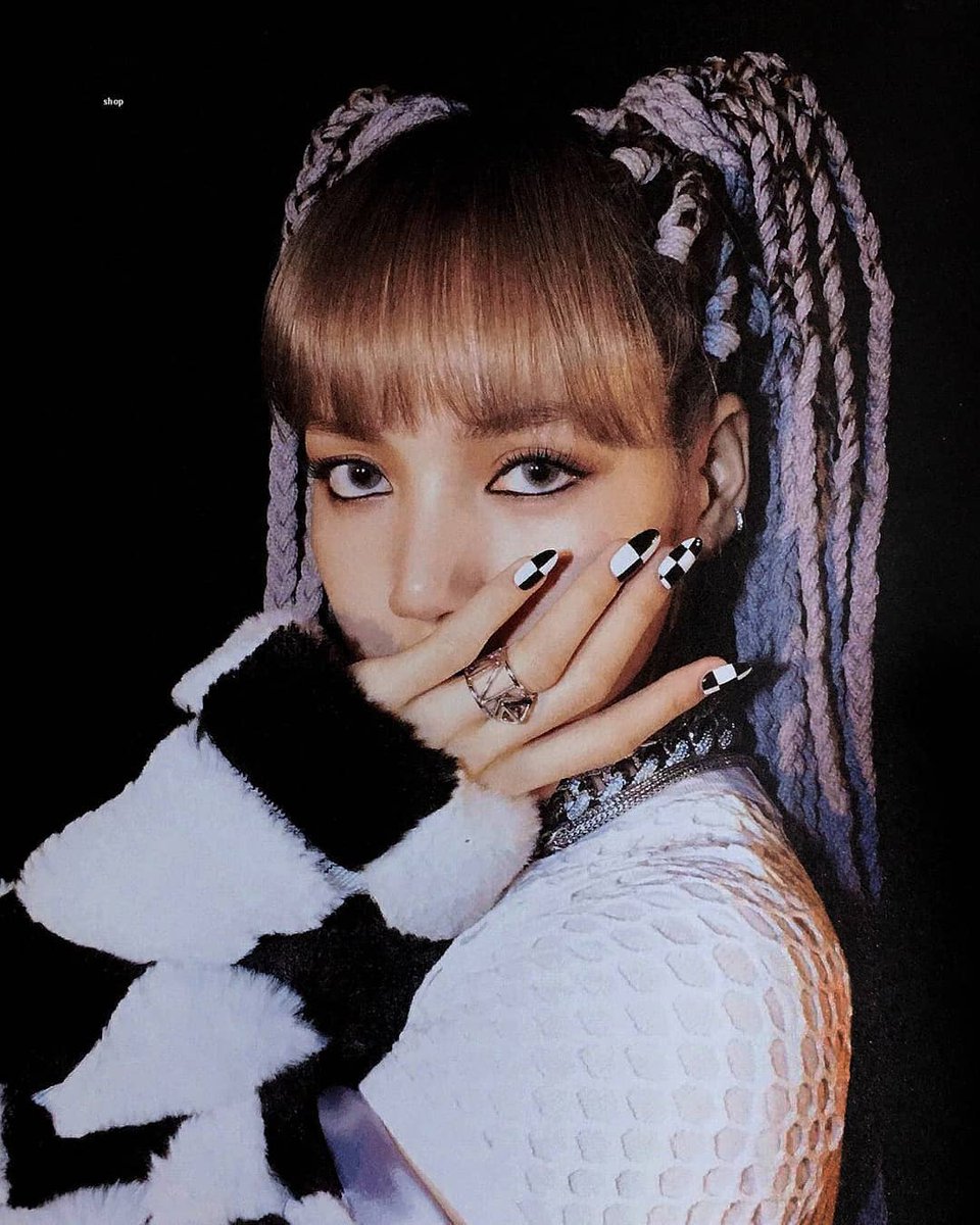 KjealousAuthor's tweet photo. Lisa's fingers are longer than my life or anyone else's life 
e.e
I miss Lisa so much😭💔🥺
Someone save me 
And 'give me food some food' lol .-.
#MissingBlackPink #MissingLisa
#BLACKPINK #lalisa #lisa #lalisamanoban #chaelisa #lisoo #jenlisa #limario https://t.co/oxTj8FTPbh