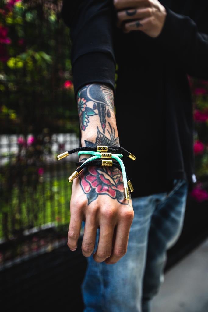 ElectricFamily's tweet photo. #GIVEAWAY 💥💥💥💥💥😍

RETWEET this NOW to #win a bracelet #contest giveaway worth $100 🎉

*MUST be following @ElectricFamily to win. Winner DM’s this week! 🙌🏼

Shop here: https://t.co/3XirZbZIYx💫 https://t.co/uYfslYPXZq