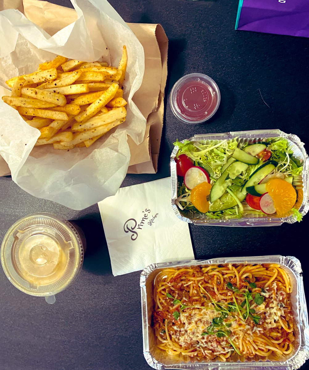 JanLam21796342's tweet photo. 感激同事介紹及買埋我個份lunch,深藍區的一點黃,果然是酒店級水準,翠x的價錢,意粉好好味,沙律菜亦不是平價貨,另外加的粗薯條,簡直令我喪失理智,明明驚咳都要食晒😋😋😋
題外話:想出炫耀圖,但唔識加水印,請問可唔可以指教下🙏
#土瓜灣 #primeskitchen #YellowEconomicCircle #黃色經濟圈 https://t.co/a7dnPlnjYE