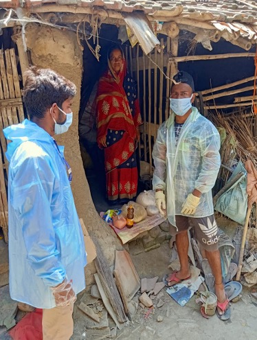 Humana_India's tweet photo. In HPPIβs #CommunityDevelopmentProject in West Bengal,
continuous efforts are being made to maximise #COVID_19 awareness among the residents of Solgohalia and Kamalpur villages. Protection and prevention rules are being spread via handmade posters put up in village common areas. https://t.co/HCXdDXjv7w