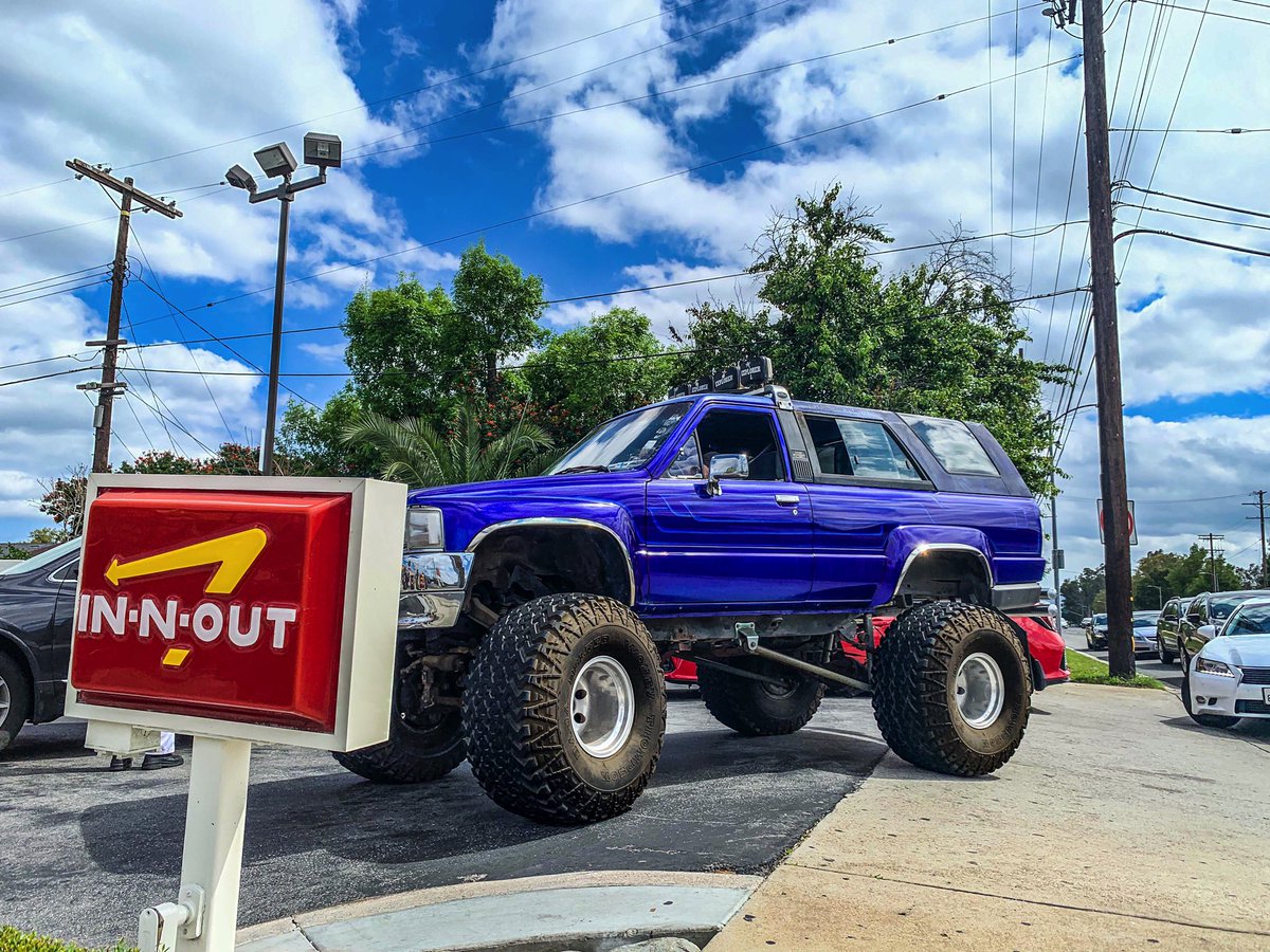 ErwinMojica's tweet photo. In-N-Out run!
#FlojosTruckClub #HiAbove #Lifted4Runner #InNOut #DriveThru #SFV 818 #SFVFlojos https://t.co/j6K98BcWY9