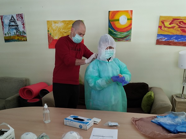 _FAISEM's tweet photo. 19/04/2020 - Las enfermeras gestoras de casos, clave en la atención sanitaria de los residentes del programa residencial.

Silvia Maraver, destaca que ya se han realizado los test rápidos en todas las casas hogares de Andalucía.

Ver noticia aquí: https://t.co/6I4u3cs4Yv https://t.co/lt8omupgtp