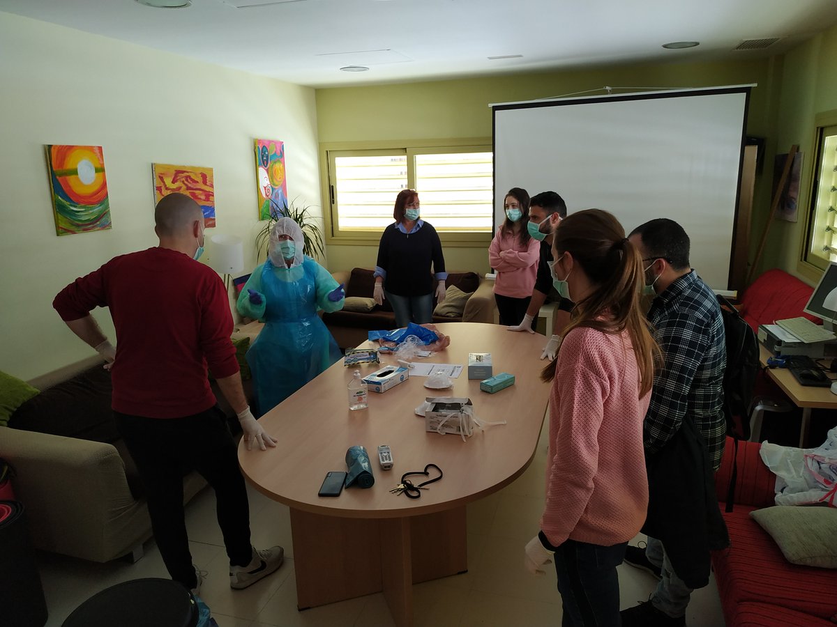 _FAISEM's tweet photo. 19/04/2020 - Las enfermeras gestoras de casos, clave en la atención sanitaria de los residentes del programa residencial.

Silvia Maraver, destaca que ya se han realizado los test rápidos en todas las casas hogares de Andalucía.

Ver noticia aquí: https://t.co/6I4u3cs4Yv https://t.co/lt8omupgtp