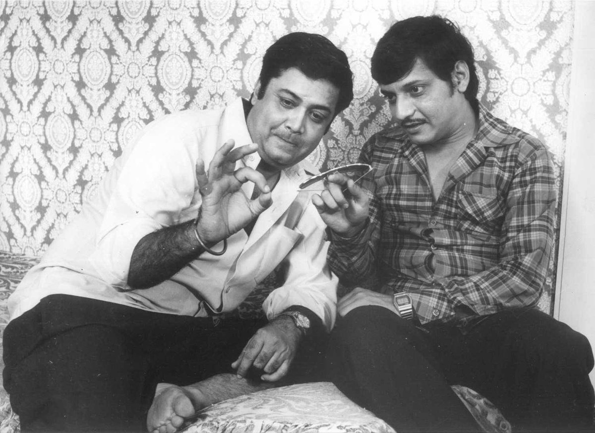 41 Years #Golmaal (20/04/1979)

Gol Maal is directed by #HrishikeshMukherjee. Songs by #RDBurman and #Gulzar. 

Starring #AmolPalekar, #UtpalDutt, #BindiyaGoswami, #David, #DevenVerma and #DinaPathak.  

Which is your favourite scene from the film?