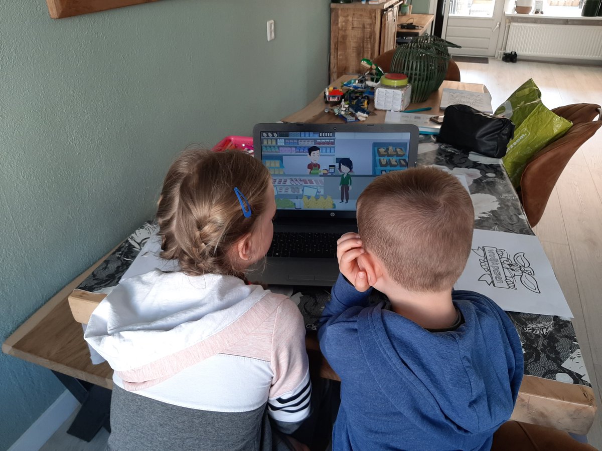 develhoek's tweet photo. Sem uit groep 2 en Luna uit groep 5 hebben afgelopen heel hard gewerkt! 

Trots op jullie zeg! https://t.co/IOvhGVfgOm