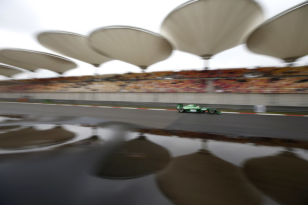 #OnThisDay 6 years ago Lewis Hamilton won the #ChineseGP, from pole. His Merc team-mate Nico Rosberg finished 2nd & drove fastest lap. I'm struggling to remember much else to say about the race, so here's a superb Glenn Dunbar pic of Marcus Ericsson's Caterham during wet quali. https://t.co/aZWfkZuNHq