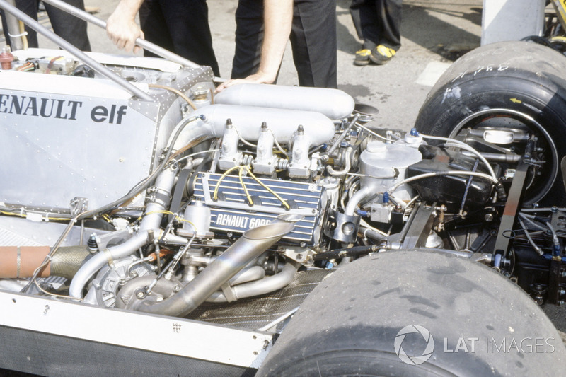 At the same time turbo engines arrived in F1. Each turbo had a tailpipe and wastegate pipe, the heat generated in the exhausts was far higher. Teams keep the exhausts short to reduce back pressure and exited them upwards to get the heat out of the way of the rear of the car.