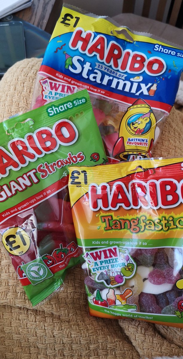 katie_map's tweet photo. When mum knows how to keep me going whilst working from home. 🤤🙈  #muirwfh #wfh @OfficialHARIBO https://t.co/ftVXwJ3Qu5