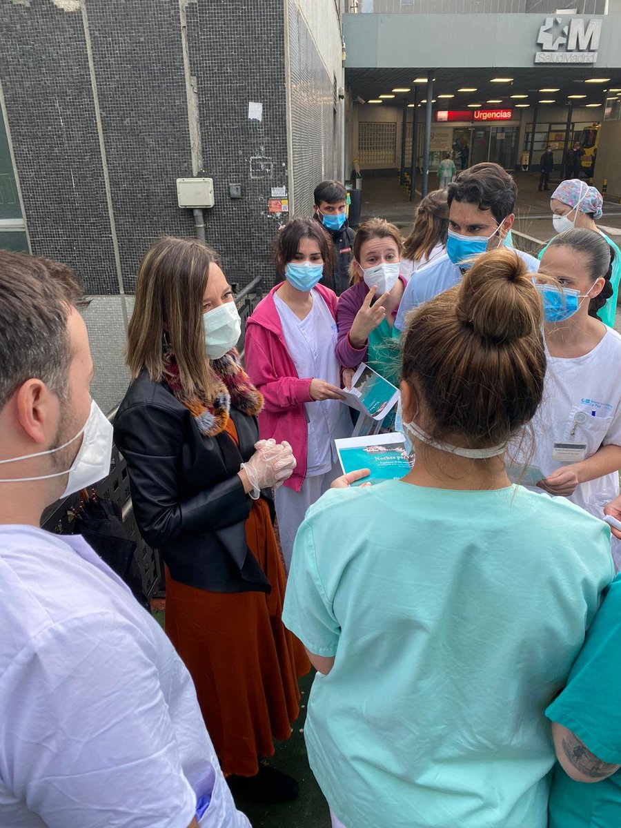 Ayer en el #AplausoSanitario  en el Hospital La Paz, repartiendo un poco de ilusión con la iniciativa solidaria #MeliaConLosHeroes gracias a <a href="/telecincoes/">Telecinco</a> 
No me cansaré de aplaudirles, mientras todo siga. Ejemplo de vocación de servicio, trabajo y dignidad. 
  <a href="/MeliaHotelsInt/">Meliá Hotels International</a>