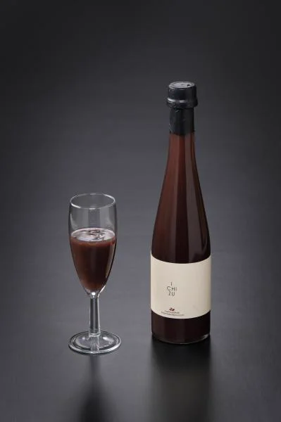 ワインにしか見えないこの飲み物・・・まさかの飲む羊羹だった！甘党にはたまらない一品。