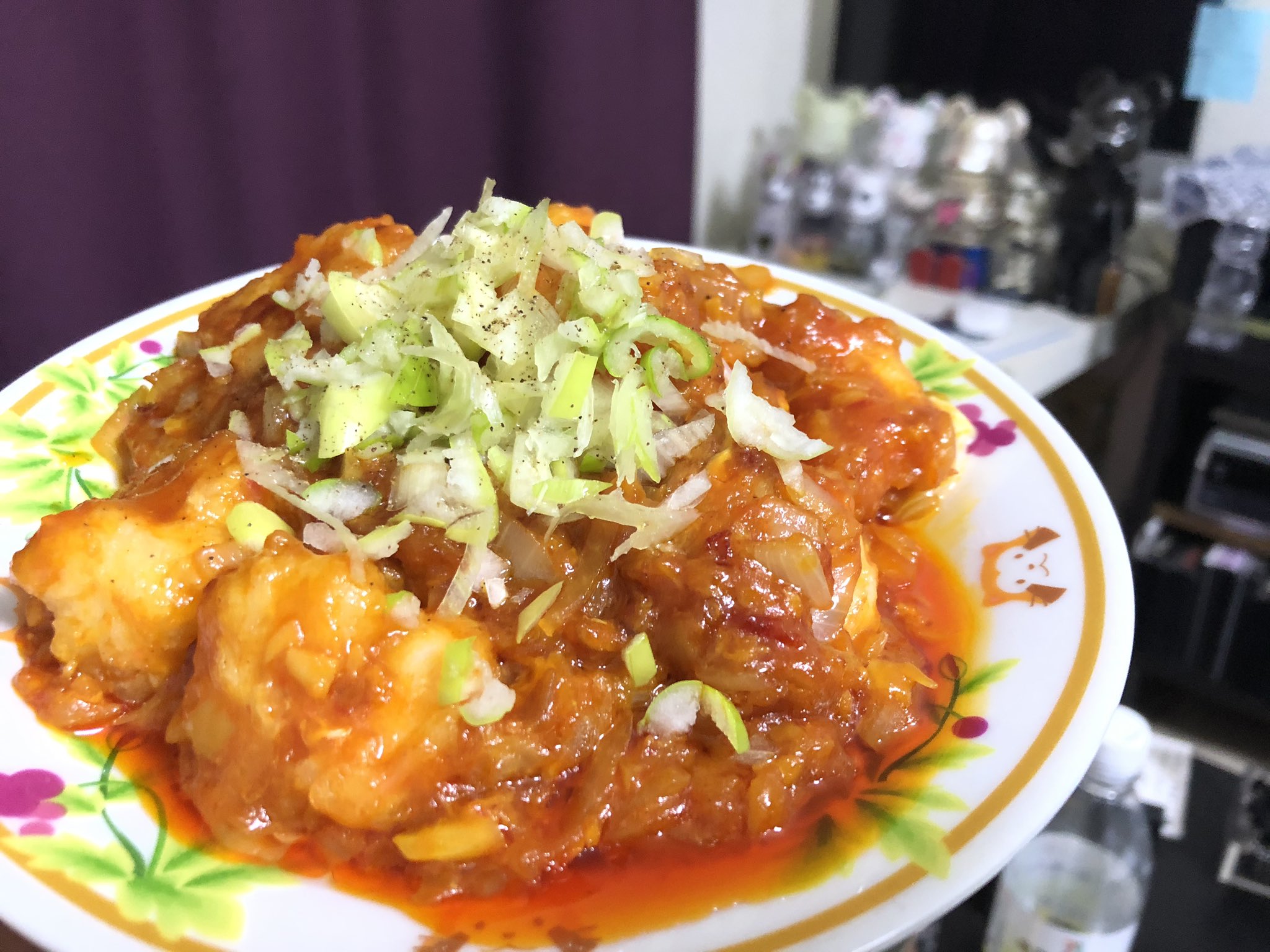 佐藤晃弘 A Twitter 本日はリクエストのあったエビチリ 美味かった 海老の殻を揚げておつまみも 材料 海老 卵白 酒 塩胡椒 片栗粉 ニンニク 生姜 玉ねぎ ネギ 調味料 ケチャップ 酒 豆板醤 砂糖 鶏がらスープ ラー油 自粛飯 おうち時間 中華