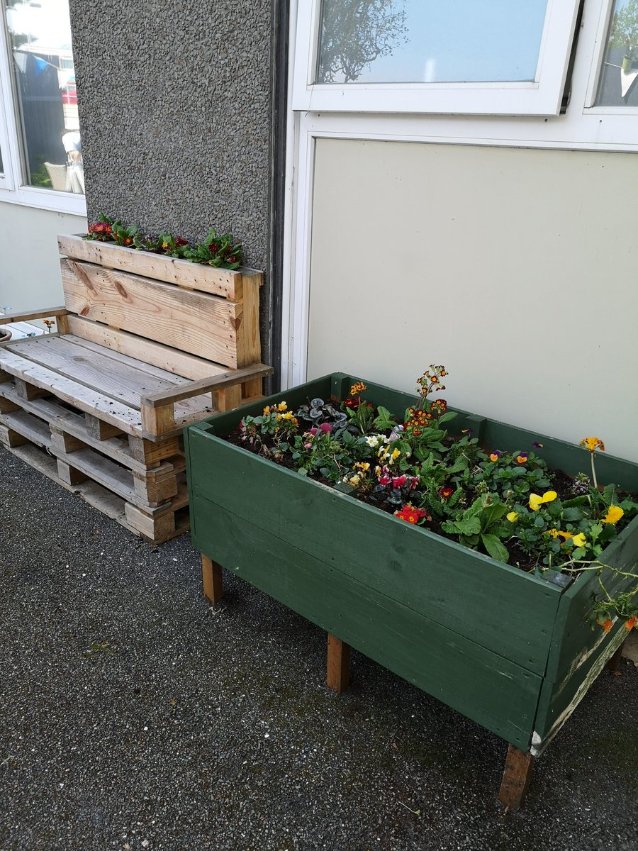 coltsassistant's tweet photo. @PlymUnit had a garden makeover today by myself, PTA Lisa and TNA Ross! Staff and patients now have somewhere nice to escape. Thankyou chaplains and plants galore for the flower donations @livewellsw #greenfingers #rehab #Mindfulness #newadminteamrules https://t.co/1EdOns1tAu