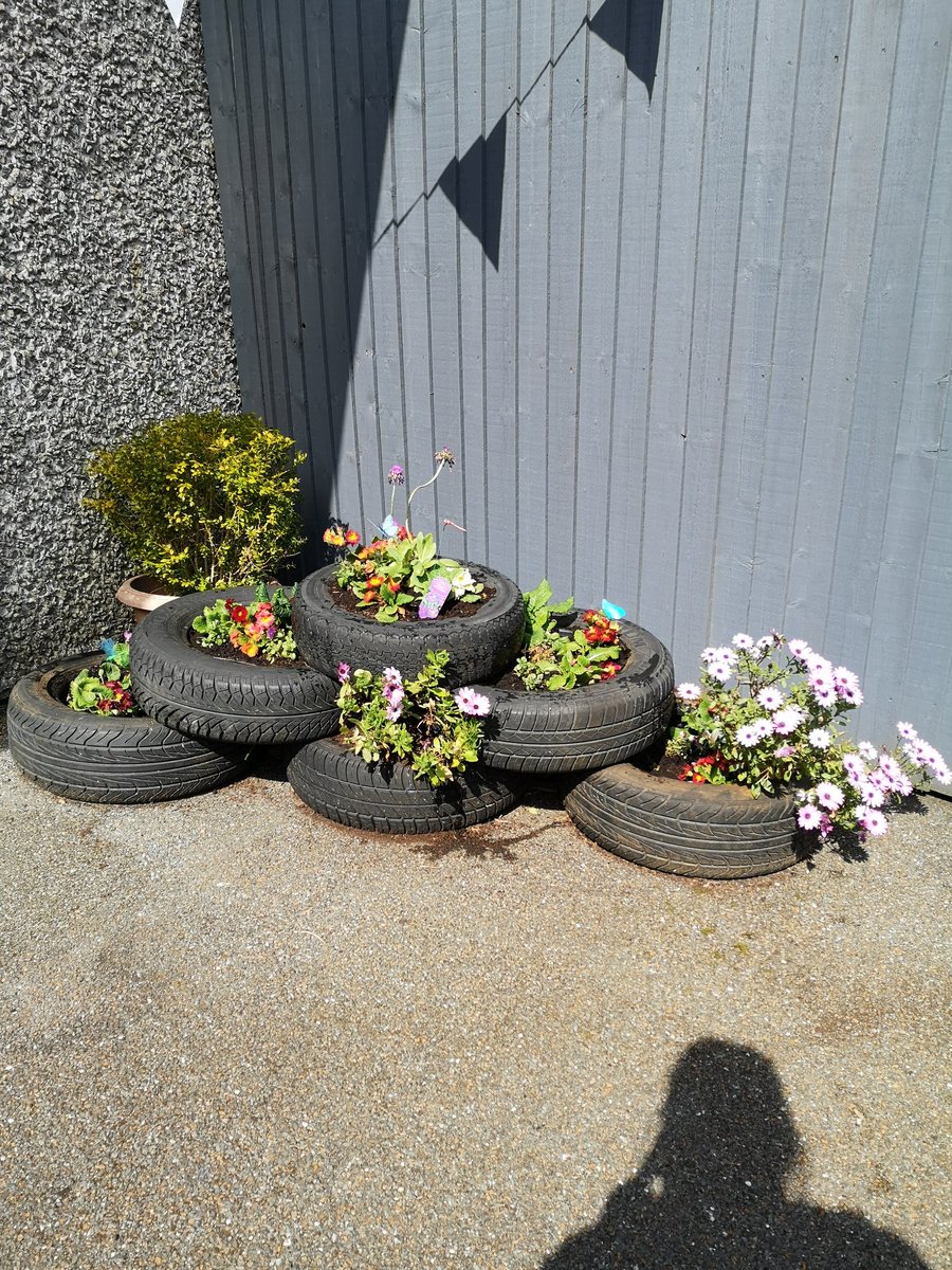 coltsassistant's tweet photo. @PlymUnit had a garden makeover today by myself, PTA Lisa and TNA Ross! Staff and patients now have somewhere nice to escape. Thankyou chaplains and plants galore for the flower donations @livewellsw #greenfingers #rehab #Mindfulness #newadminteamrules https://t.co/1EdOns1tAu
