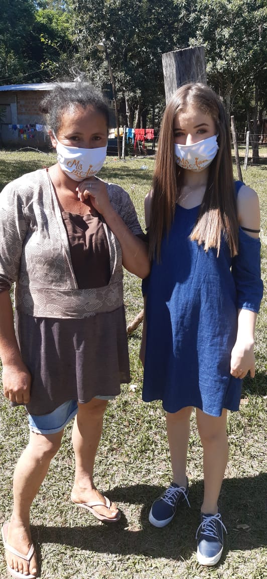 treintamastv's tweet photo. Festejó su fiesta de 15 años distribuyendo 120 platos de comidas a sus vecinos 🎂✨

Alexandra Luján Benítez López de la zona Quinta Neluye, Coronel Oviedo, festejó su fiesta de 15 años distribuyendo 120 platos de comidas en su vecindario, con sus padres y abuelos. #650AM https://t.co/hHdWDNVRms
