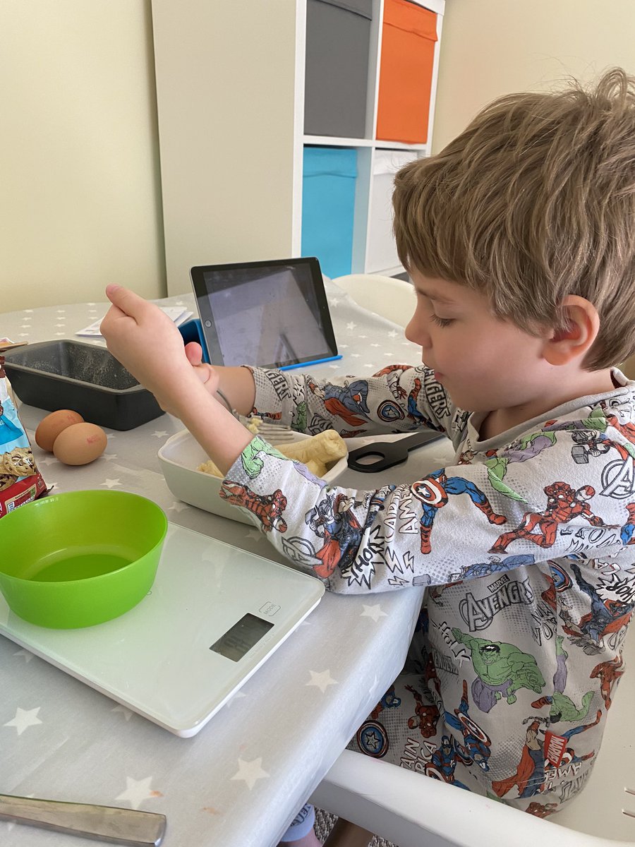 bellaboo108's tweet photo. Today Henry made Banana Bread for the first time ever! He used Miss Richards recipe from @LakesideChelt cookbook! He enjoyed measuring, mixing and eating!!! @LakesideYr2 https://t.co/4BrjTxEFeg