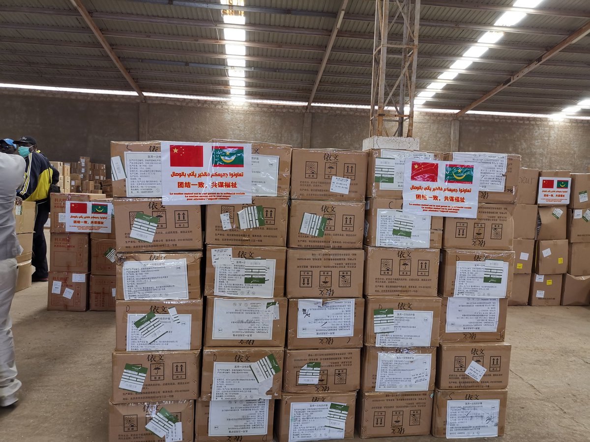 وصلت المساعدات الطبية دفعتها الثانية من قبل المؤسسة الخيرية جاك ما الى موريتانيا صباح يوم الاثنين الموافق ٢٠ ابريل لدعم موريتانيا الشقيق ضد فيروس كورونا المستجدة. وحضر السفير تشانغ جيان قوه و وزير الصحة محمد نذير ولد حامد مراسم التسليم  #معا ضد كوفيد-١٩
