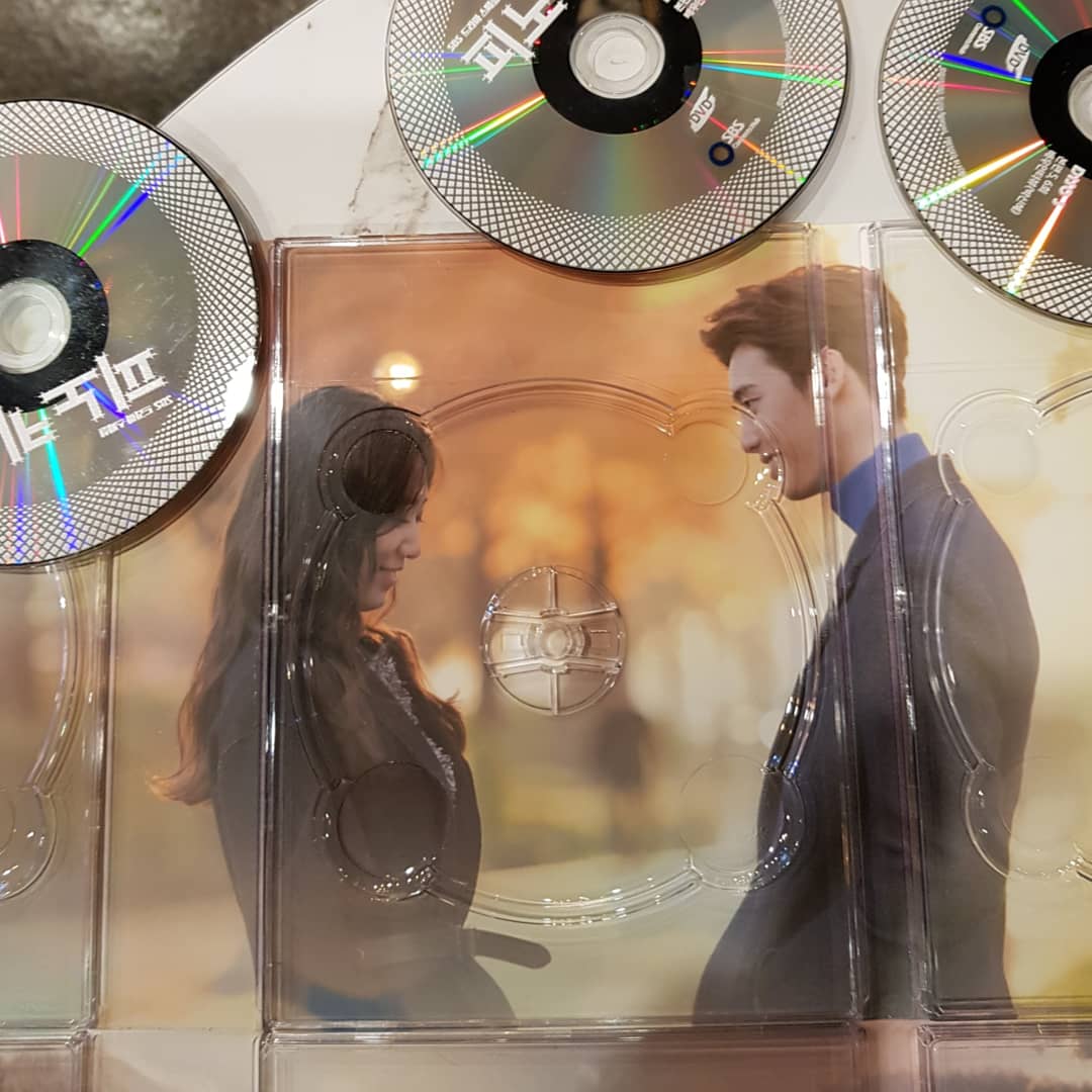 ChristianMovie9's tweet photo. [#korea #jeju #woljeongriincafe #exhibitioncafe ]
#parkshinhae 
 2013 #kdrama
#pinnochio
#dvd 
#월정리인카페 2층 #박신혜 난 전시

#이종석 #leejongsuk https://t.co/zt1ciekFs8
