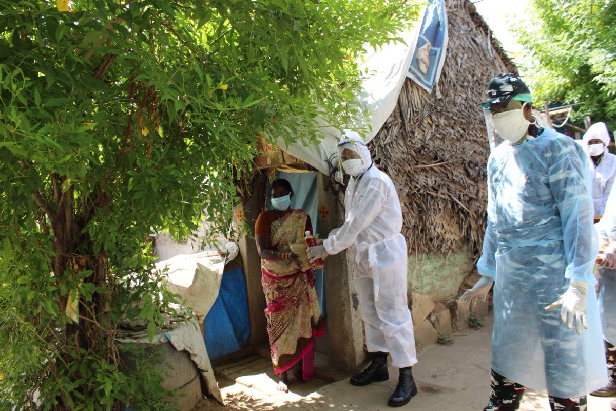 On 20/4,100 needy families at Ambedkarnagar colony were each given a kit with 05 linen masks, 02 pairs gloves,1/2 kg detergent, 01 toilet soap &amp; 1L handwash. The area was also disinfected.
#Covid_19india 
<a href="/crpfindia/">🇮🇳CRPF🇮🇳</a> <a href="/CRPF_sector/">SOUTHERN SECTOR CRPF</a> <a href="/chennaipolice_/">GREATER CHENNAI POLICE -GCP</a> 
<a href="/CMOTamilNadu/">CMOTamilNadu</a>