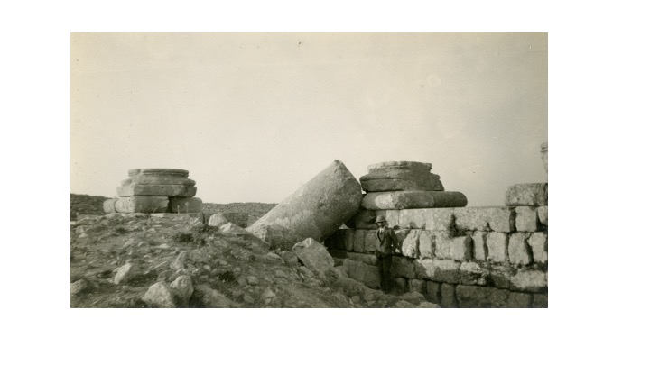 Here are the ruins of Roman Temple of Jupiter on the Citadel's summit, and the Umayyad palace (photos John Garstang, 1921,  @PalExFund archive)