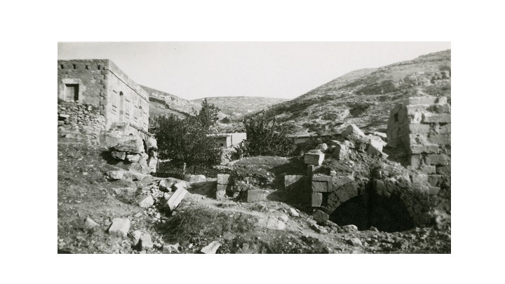 By the 1920s it had been chosen to be the capital of the new Hashemite Emirate of Jordan (photo John Garstang,  @PalExFund archives), and we gradually see new buildings appearing amongst the ruins