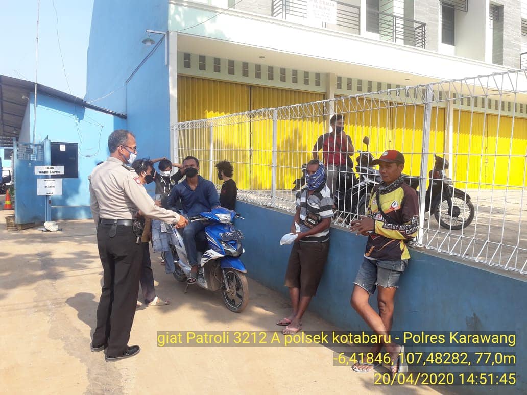 Giat patroli Polsek Kotabaru pada hari Senin tgl 20 April 2020, jam 14.52 Wib, melaksanakan dialogis dan sambang ke PT. SONAR di jln bypas Simpang- jomin, Desa Jomin Timur, Kec Kota Baru.

#humasreskrw