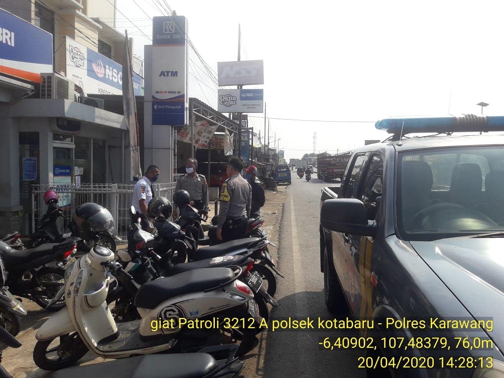 Giat patroli Polsek Kotabaru pada hari Senin tgl 20 April 2020, jam 14.27 Wib 
Melaksanakan patroli dialogis dan sambang ke BANK BRI Unit Juanda di Jln Jendral Sudirman, Desa Jomin Barat, Kec Kota Baru.

#humasreskrw