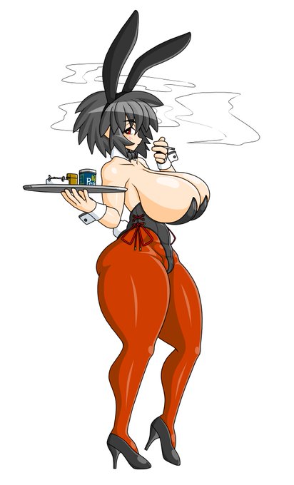 バニー姿の割には給仕するつもりは全然ない従子先生 